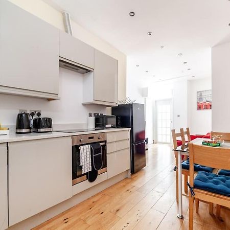 לונדון Spacious Retreat 2-Bed In Popular Camden Town מראה חיצוני תמונה