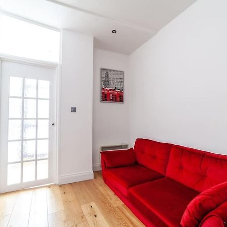לונדון Spacious Retreat 2-Bed In Popular Camden Town מראה חיצוני תמונה