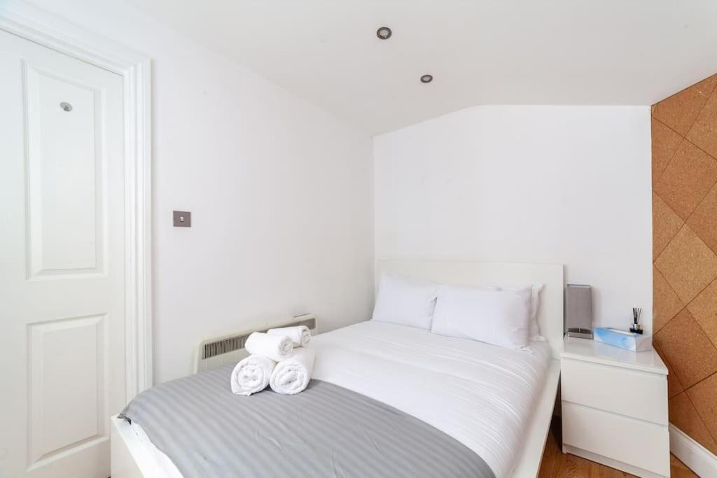 לונדון Spacious Retreat 2-Bed In Popular Camden Town מראה חיצוני תמונה