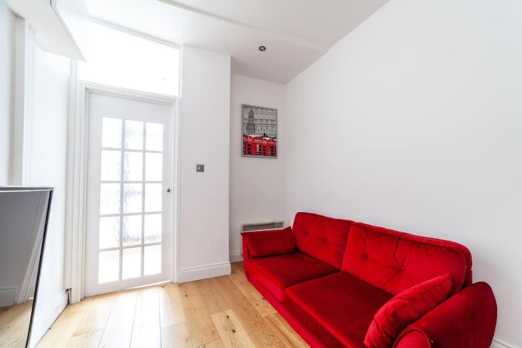 לונדון Spacious Retreat 2-Bed In Popular Camden Town מראה חיצוני תמונה
