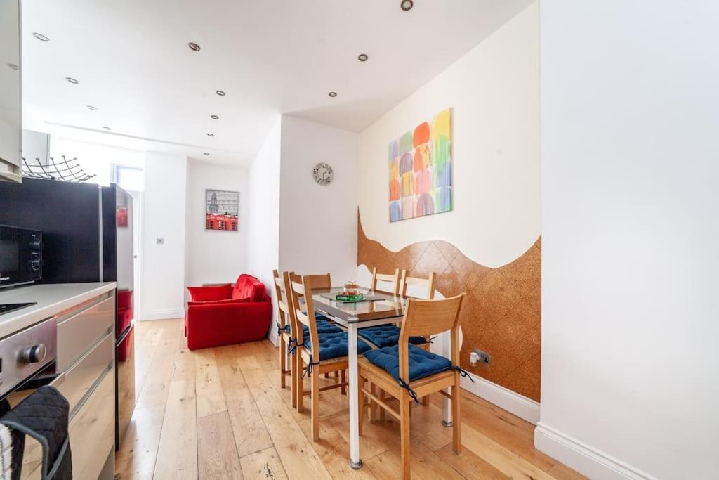 לונדון Spacious Retreat 2-Bed In Popular Camden Town מראה חיצוני תמונה