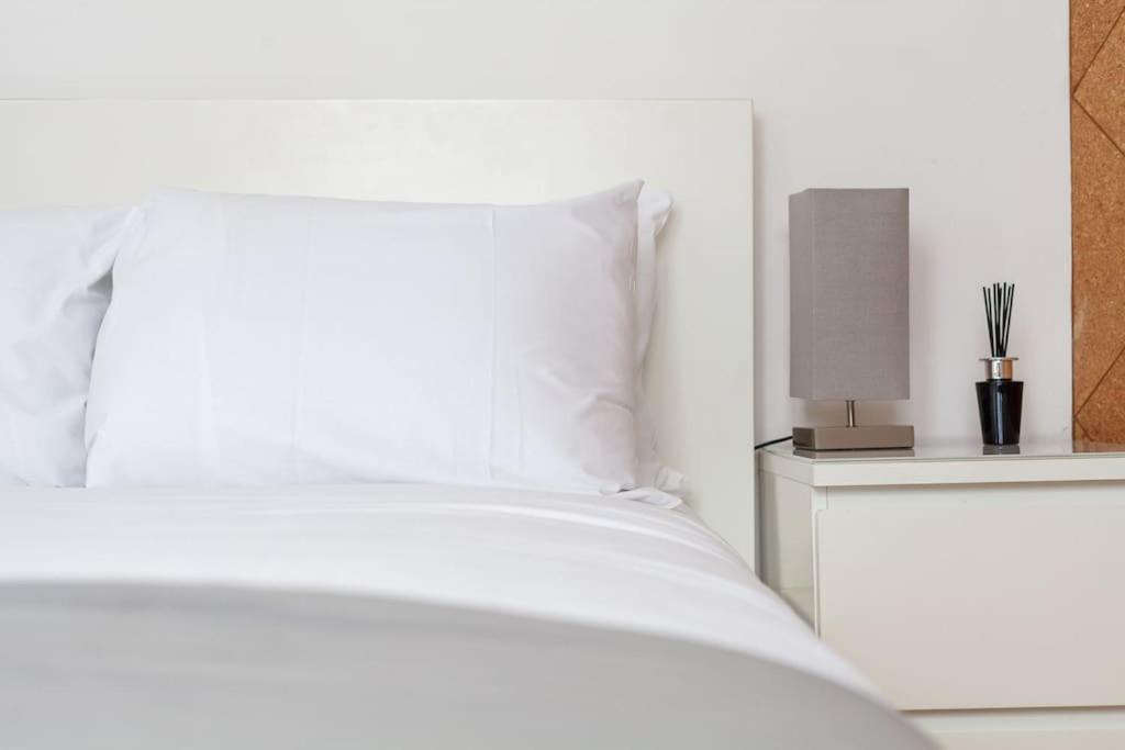לונדון Spacious Retreat 2-Bed In Popular Camden Town מראה חיצוני תמונה